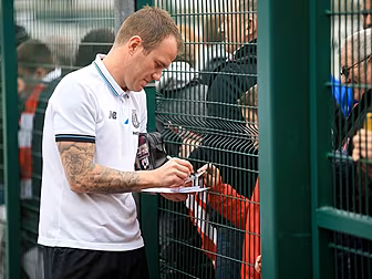 Premier League Live: Stoke tak...