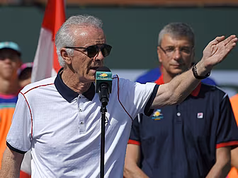 Tennis chief steps down over s...