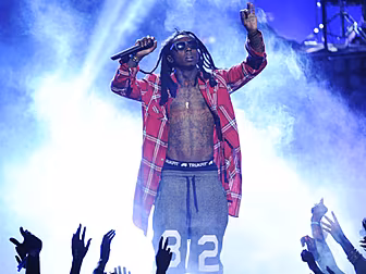 Lil Wayne surprises the sporti...