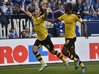 Shinji Kagawa and Hatem Ben Ar...