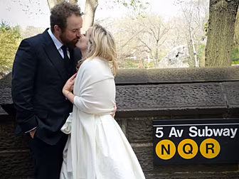 Shane Lowry ties the knot in N...