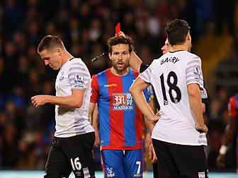 Ten-man Everton hold on for dr...