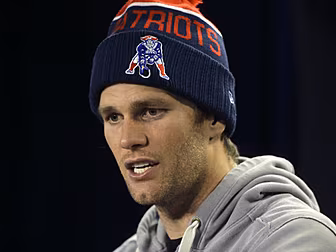 Tom Brady jumps on the Leicest...