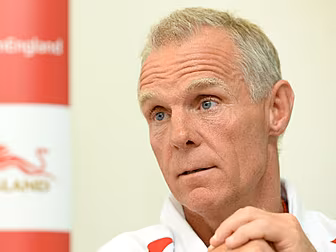  British Cycling boss quits ov...