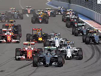 Rosberg stretches F1 champions...
