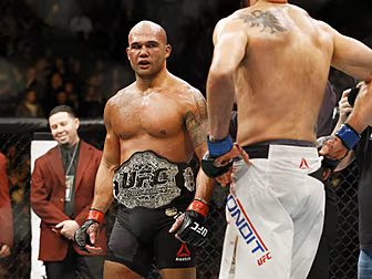 Robbie Lawler set for title de...