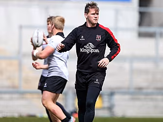 Craig Gilroy returns as Les Ki...