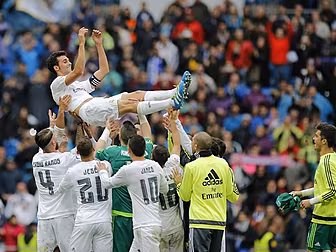 Real Madrid fans give Ãlvaro...