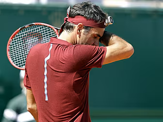 Roger Federer withdraws from F...