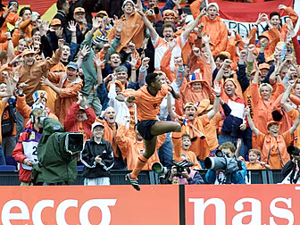 Netherlands 2000: The internat...