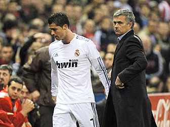 Cristiano Ronaldo backs Jose M...