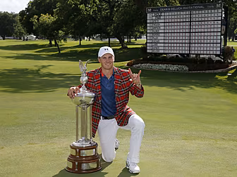 Jordan Spieth wins for the fir...