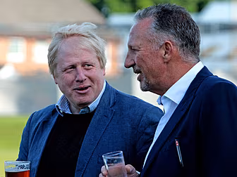 Ex-cricketer Ian Botham bats f...