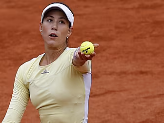 Garbine Muguruza beats Serena...