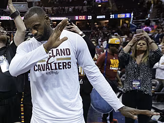Cavaliers power back to win Ga...