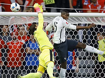 France make sure of top of spo...