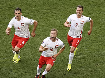 Blaszczykowski blast fires Pol...