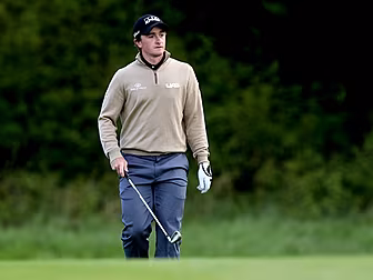 Paul Dunne moves into contenti...