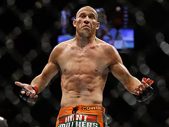 UFC star Cowboy Cerrone uses h...