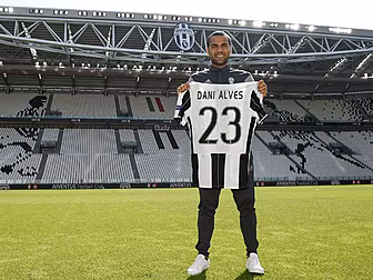 Dani Alves pays tribute to LeB...