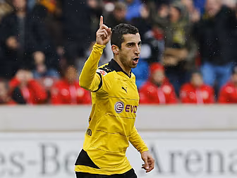 Manchester United submit impro...