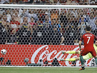 Portugal reach Euro 2016 semi-...