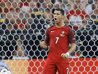 Ronaldo offered mega deal to p...