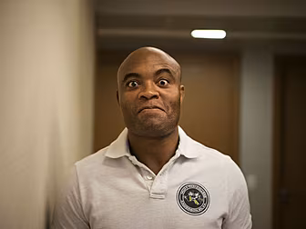 Anderson Silva steps in to fig...