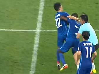 WATCH: Ramires loses control a...