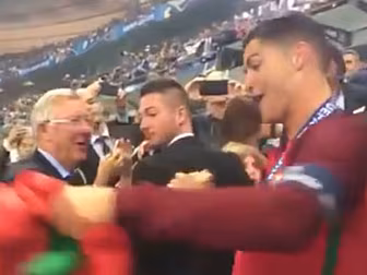 WATCH: Alex Ferguson looks lik...