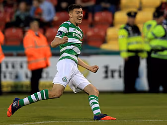 WATCH: Shamrock Rovers come fr...
