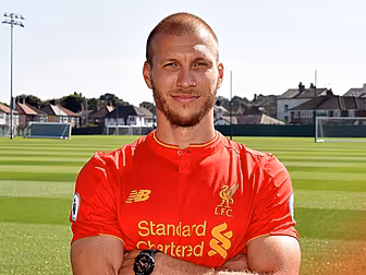 Liverpool sign Estonian defend...