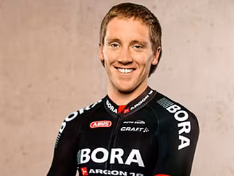 Crash leaves cyclist with a br...