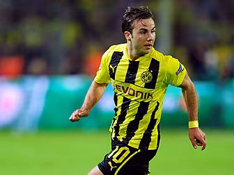 Mario Gotze re-signs for Borus...