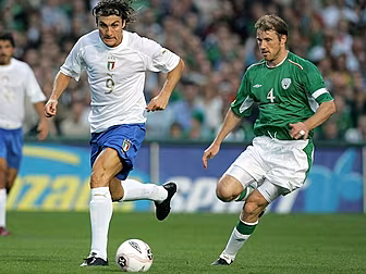 Christian Vieri announces his...