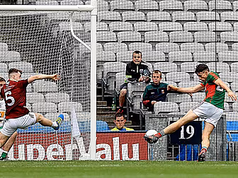 Mayo survive second-half comeb...