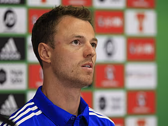 Arsenal linked with surprise m...