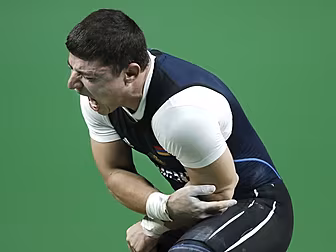 WATCH: Armenian weightlifter s...