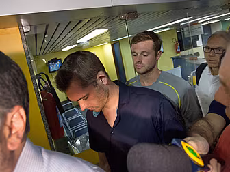 US swimmers pulled off flight...