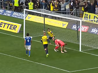 WATCH: Oxford United striker c...