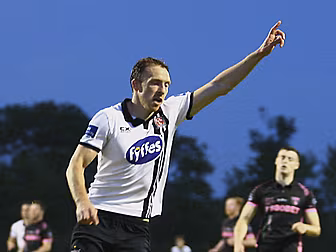 In Pictures: Dundalk get back...