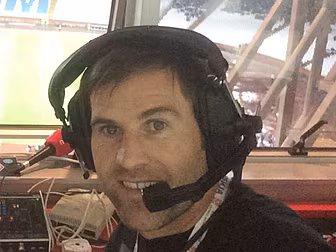 Kevin Kilbane picks out the pr...