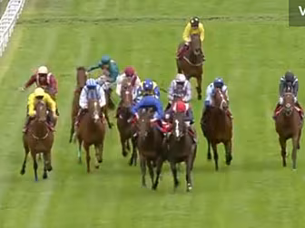 WATCH: Freak horse-racing inci...
