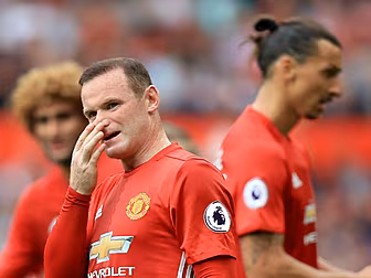 Manchester United leave out Ro...