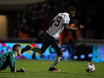 EFL Cup Round-up: Man United e...