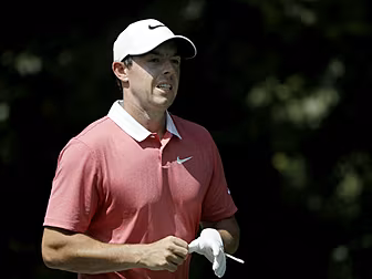 Bogey-free round puts Rory McI...