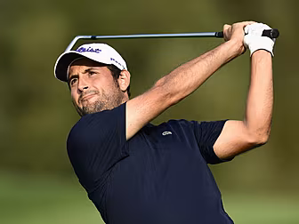 Alexander Levy leads as poor l...
