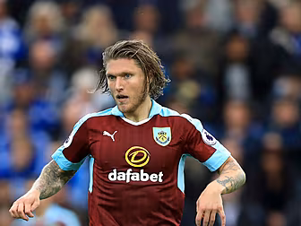 Ireland's Jeff Hendrick ta...