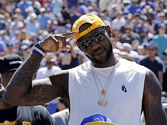 LeBron James supports Colin Ka...