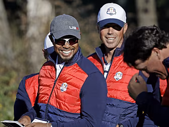 WATCH: Tiger Woods sees the fu...